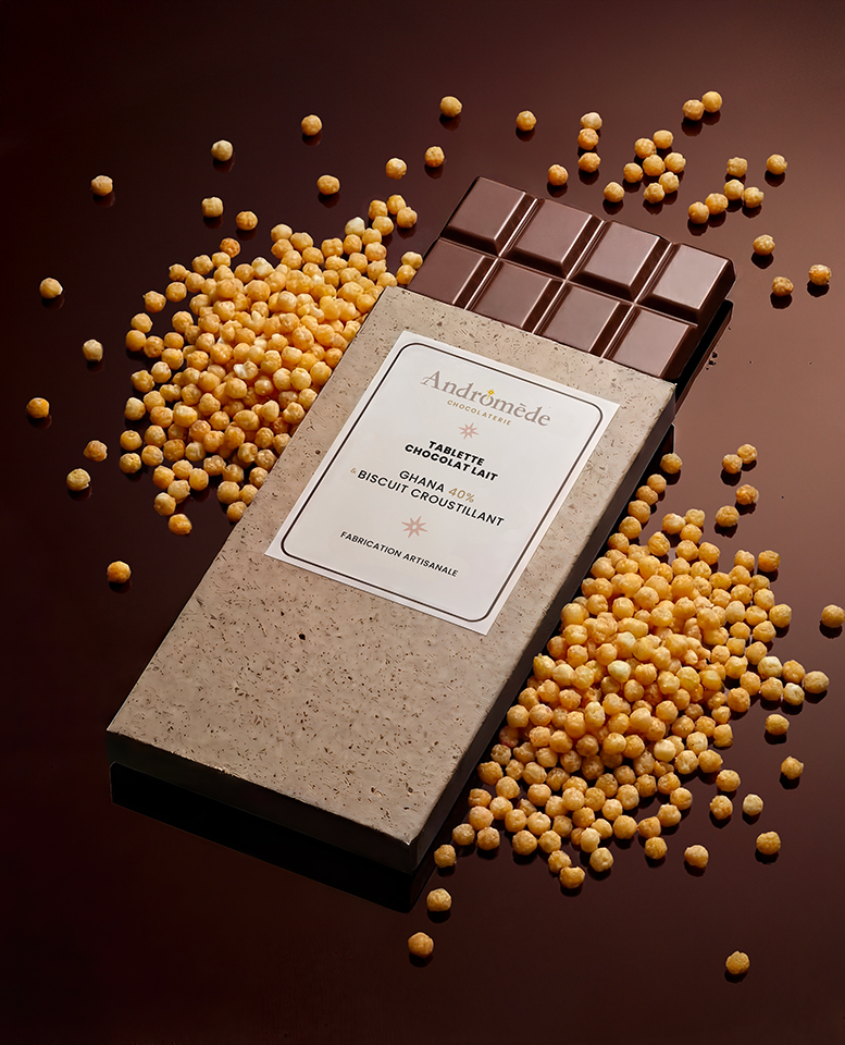 tablette de chocolat au lait et biscuit croustillant andromède